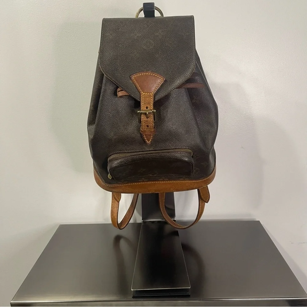 Authentic Louis Vuitton montsouris mm - Picture 1 of 13